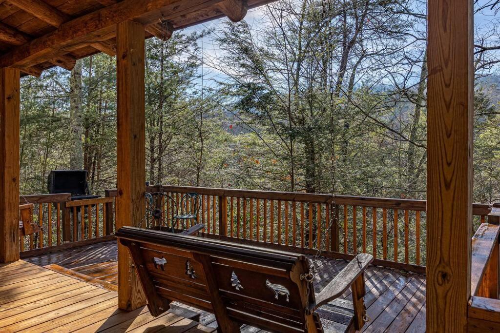 Very Private, Real Log Cabin With Hot Tub! セバービル エクステリア 写真