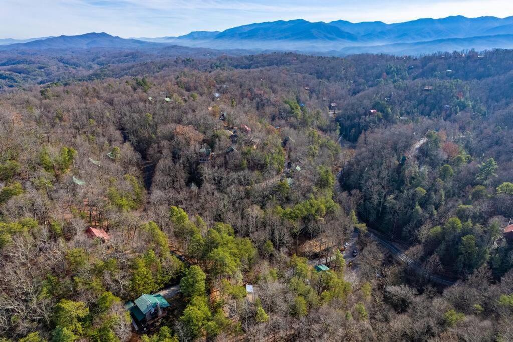 Very Private, Real Log Cabin With Hot Tub! セバービル エクステリア 写真
