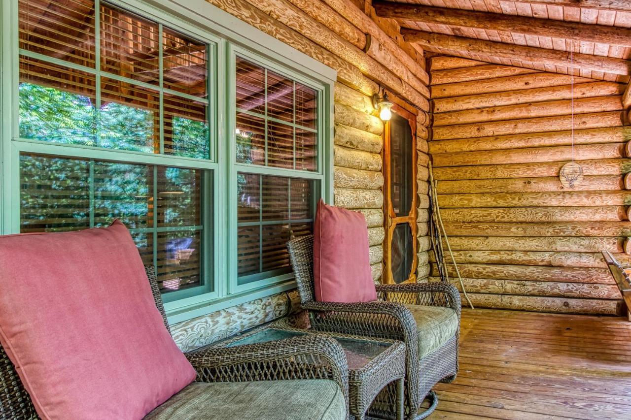 Very Private, Real Log Cabin With Hot Tub! セバービル エクステリア 写真