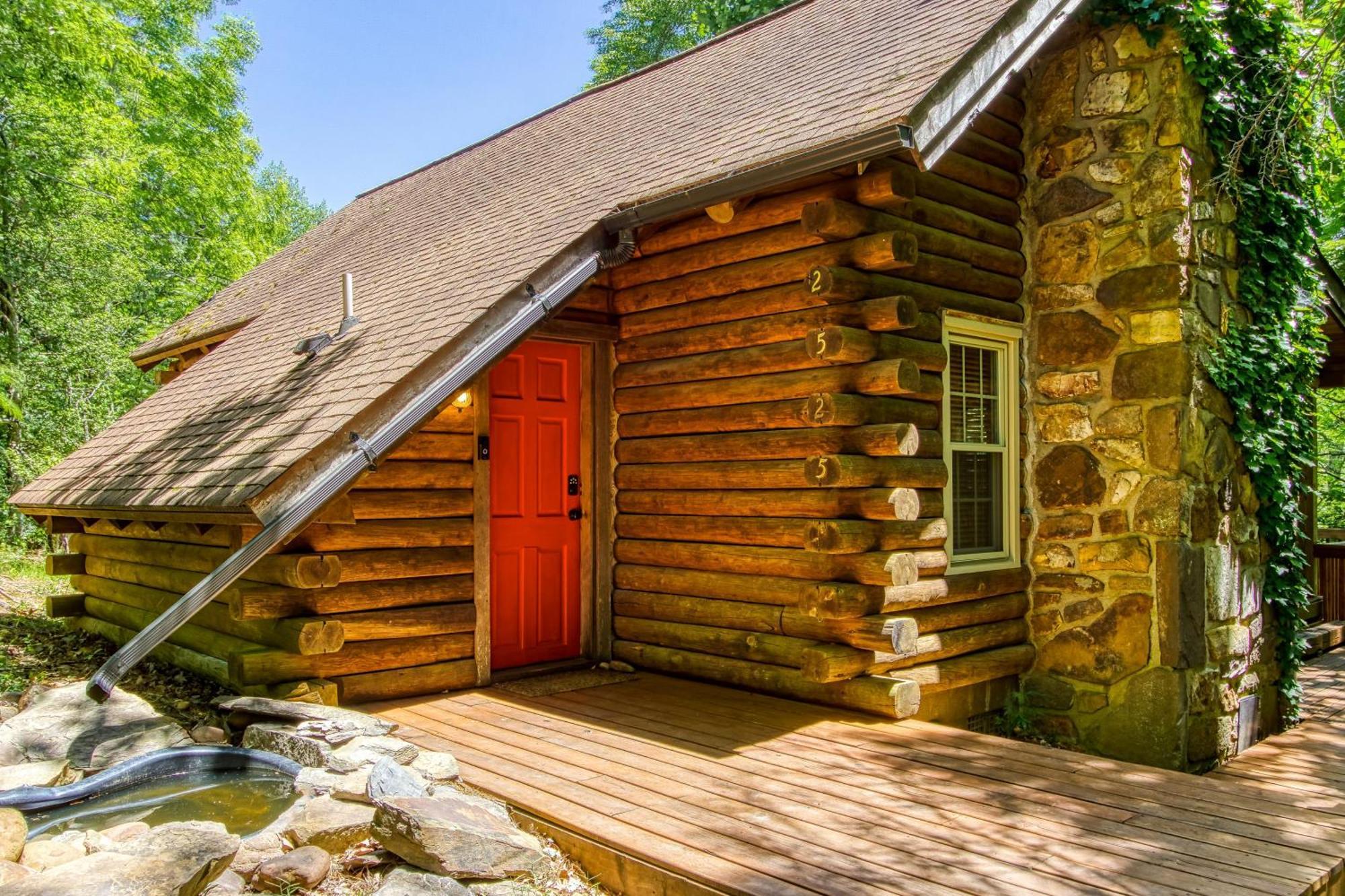 Very Private, Real Log Cabin With Hot Tub! セバービル エクステリア 写真