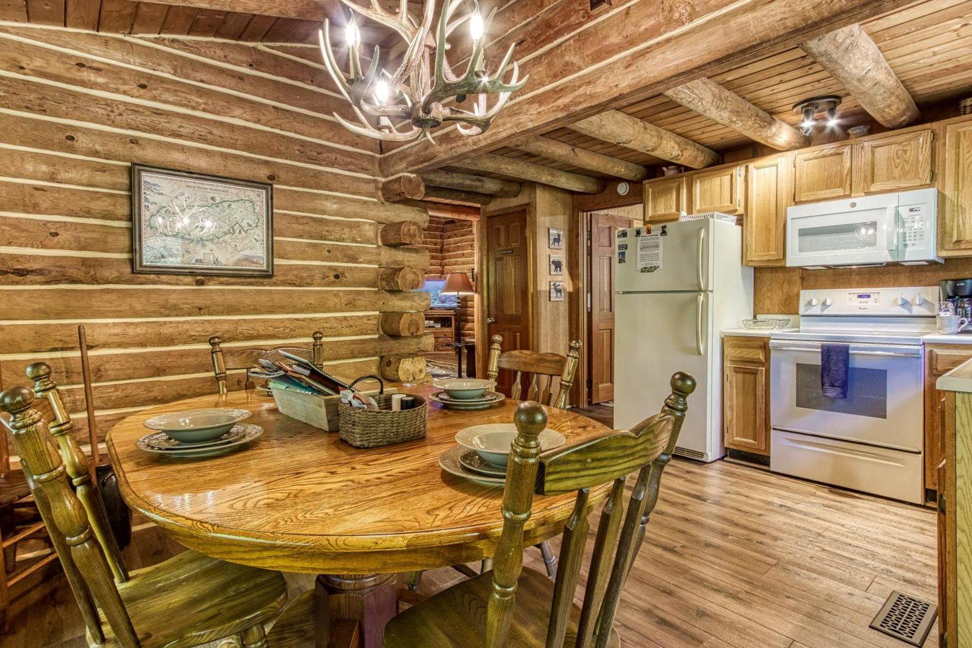Very Private, Real Log Cabin With Hot Tub! セバービル エクステリア 写真