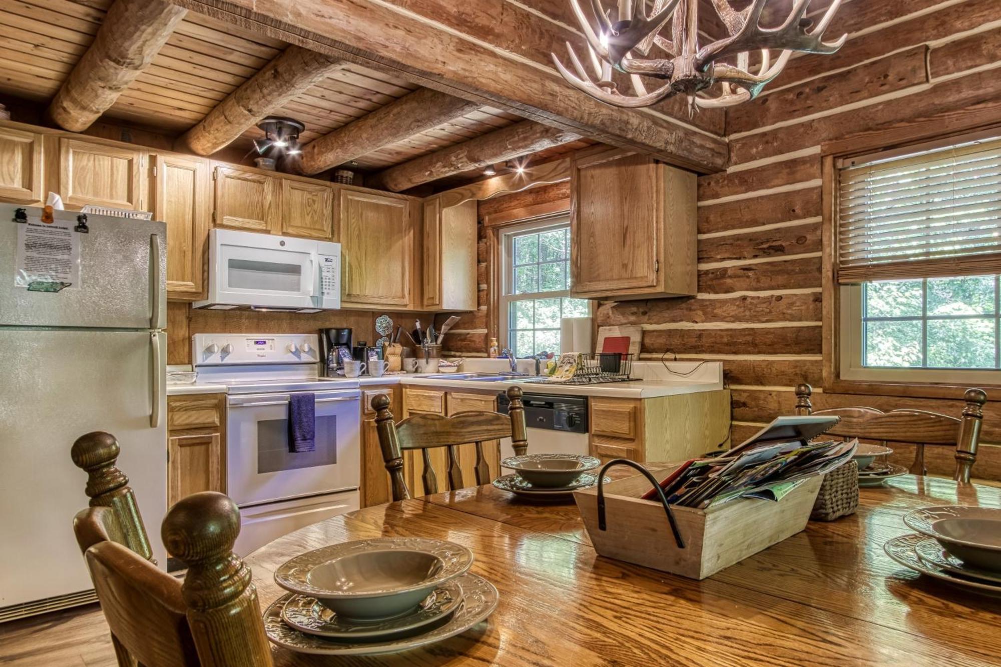 Very Private, Real Log Cabin With Hot Tub! セバービル エクステリア 写真